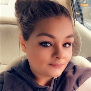 Meet your Posher, Adrenne